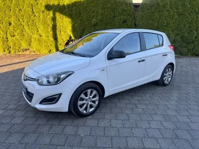 Gebraucht Hyundai i20 Edition 86 PS (63 kW) 2014 Weiß Kleinwagen