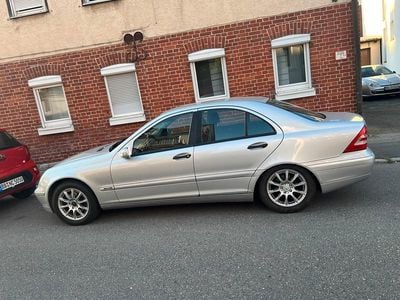 Mercedes C200