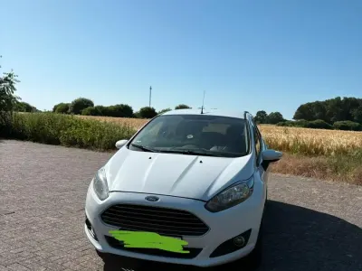 Gebraucht Ford Fiesta 80 PS (58 kW) 2012 Weiß Kleinwagen