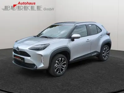 Neu Toyota Yaris Cross 131 PS (96 kW) 2025 Silber SUV