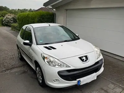 Gebraucht Peugeot 206 60 PS (44 kW) 2011 Weiß Limousine