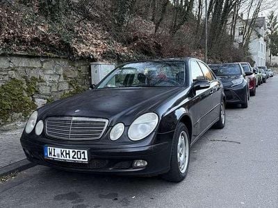 Schwarz Gebraucht 2005 Mercedes E200 Limousine | 2.500 € (Fairer Preis)