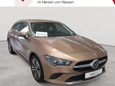 Begagnad Mercedes CLA220 Progressive 190 HK (139 kW) 2023 Guld Sedan