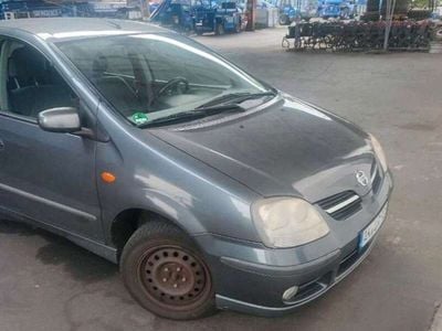 Nissan Almera Tino