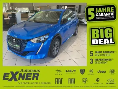 Gebraucht Peugeot e-208 Allure 100 kW (136 PS) 2023 Blau Kleinwagen