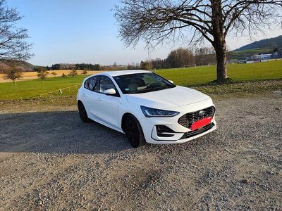 Second-hand Ford Focus ST-Line 125 CP (91 kW) 2022 Alb Berlinǎ
