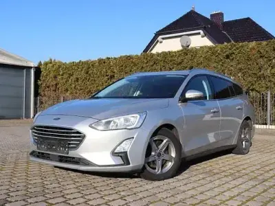 Używany Ford Focus Cool & Connect 150 KM (110 kW) 2018 Srebrny Sedan/Limuzyna
