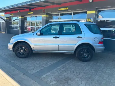 Usata Mercedes ML270 120 CV (88 kW) 2003 Argento SUV