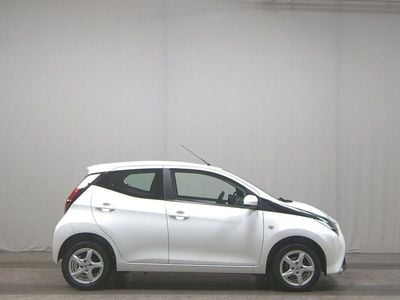 Gebraucht Toyota Aygo X-play 72 PS (52 kW) 2021 Weiß Kleinwagen