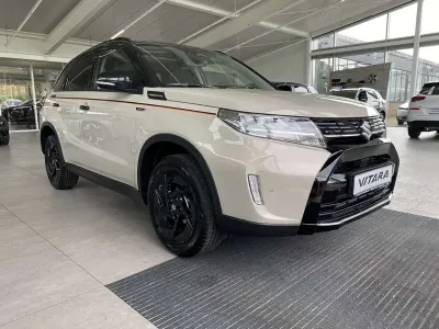 Neu Suzuki Vitara Comfort+ 116 PS (85 kW) 2026 Savannah ivory/cosmic black SUV