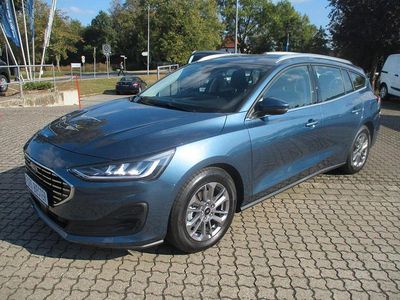 Neu Ford Focus Titanium 116 PS (85 kW) 2025 Blau Limousine