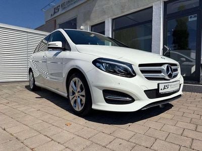 Usata Mercedes B200 156 CV (114 kW) 2016 Bianco Monovolume