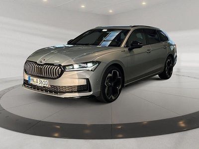 Pebble silber metallic Neu 2026 Skoda Superb SportLine Kombi | 99.999 €