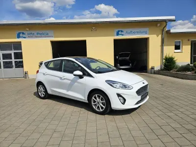 Gebraucht Ford Fiesta Titanium 95 PS (69 kW) 2021 Weiß Kleinwagen