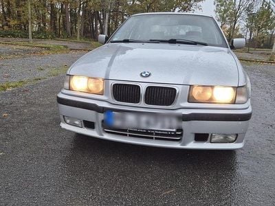 BMW 323