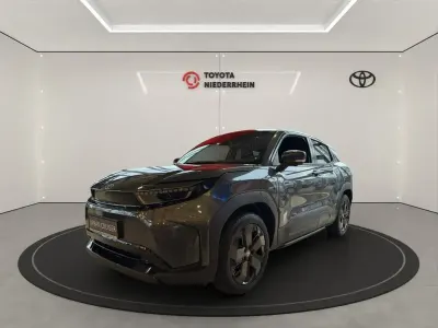 Neu Toyota Urban Cruiser Lounge 127 kW (174 PS) 2026 Grau SUV