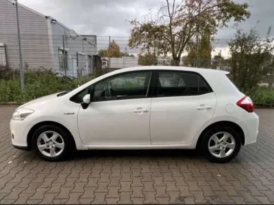 Gebraucht Toyota Auris Hybrid 136 PS (100 kW) 2010 Weiß Limousine