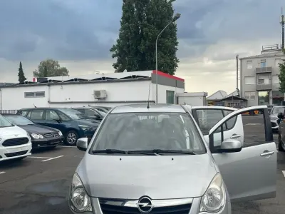 Gebraucht Opel Agila 70 PS (51 kW) 2009 Silber Kleinwagen