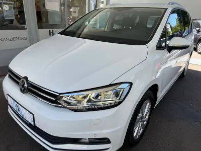Gebraucht VW Touran Comfortline 150 PS (110 kW) 2016 Weiß Van / Kleinbus