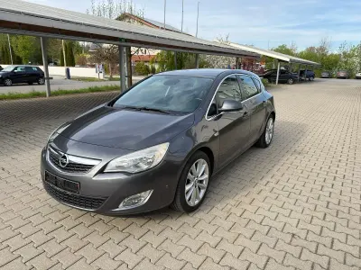 Gebraucht Opel Astra 125 PS (91 kW) 2012 Grau Limousine