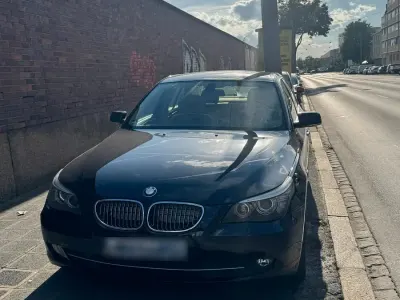 Gebraucht BMW 523 Sport Line 190 PS (139 kW) 2008 Blau Limousine