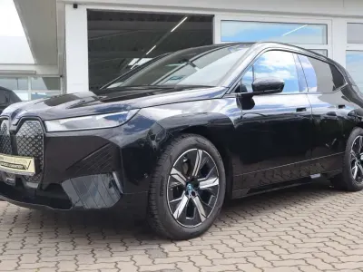 Gebraucht BMW iX 239 kW (326 PS) 2023 Saphirschwarz SUV