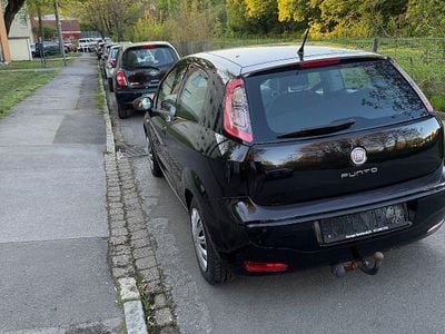 Second-hand Fiat Punto Pop 69 CP (50 kW) 2011 Negru Hatchback