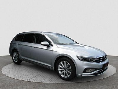 Silber Gebraucht 2023 VW Passat Elegance Kombi | 36.999 €