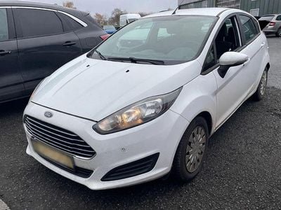 Gebraucht Ford Fiesta Trend 95 PS (69 kW) 2015 Weiß Kleinwagen