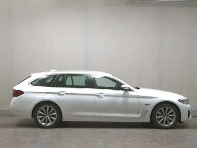 Gebraucht BMW 530e Sport Line 292 PS (214 kW) 2023 Hvid Kombi