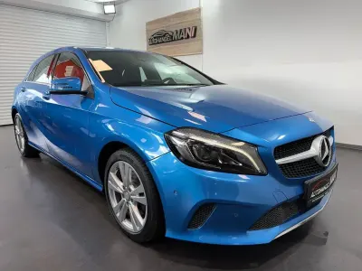Gebraucht Mercedes A180 122 PS (89 kW) 2017 Blau Limousine