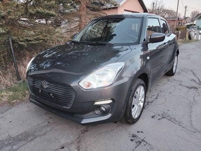 Usado Suzuki Swift Comfort 90 HP (66 kW) 2018 Cinzento Citadino