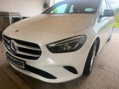 Gebraucht Mercedes B200 Progressive 163 PS (119 kW) 2022 Weiß Van / Kleinbus