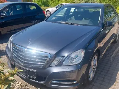 Second-hand Mercedes E220 Avantgarde 170 CP (125 kW) 2012 Albastru Berlinǎ