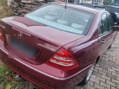 Gebraucht Mercedes C200 2004 Rot Limousine