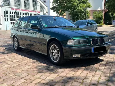 Gebraucht BMW 320 150 PS (110 kW) 1998 Grün Kombi