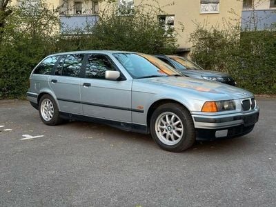 BMW 323