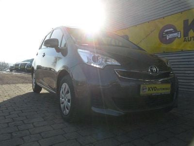 Braun Gebraucht 2015 Toyota Verso-S Life Van / Kleinbus | 13.750 € (Teuer)