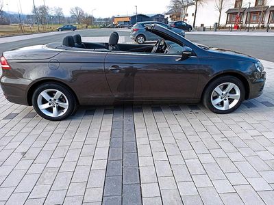 Gebraucht VW Eos 140 PS (102 kW) 2011 Black oak brown metallic Cabrio