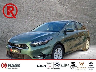 Neu Kia Ceed Vision 140 PS (102 kW) 2025 Gruen Kleinwagen