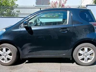 Gebraucht Toyota iQ 90 PS (66 kW) 2010 Schwarz Kleinwagen