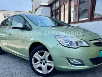 Gebraucht Opel Astra Design Edition 140 PS (102 kW) 2011 Grün Limousine