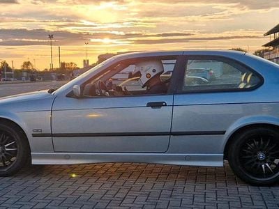 Occasion BMW 318 Compact 140 ch (102 kW) 1996 Argent Citadine