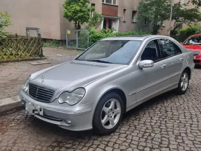 Gebraucht Mercedes C200 Avantgarde 163 PS (119 kW) 2003 Brillantsilber  metalliclack Limousine