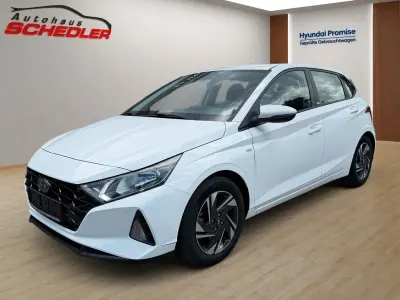 Gebraucht Hyundai i20 Trend 101 PS (74 kW) 2021 Weiß Kleinwagen