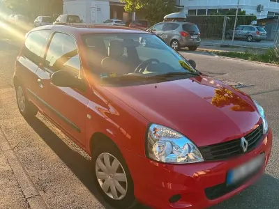 Gebraucht Renault Clio II 58 PS (42 kW) 2010 Rot Limousine