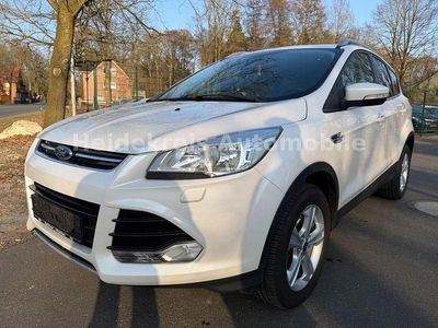 Gebraucht Ford Kuga Titanium 150 PS (110 kW) 2015 Weiß SUV