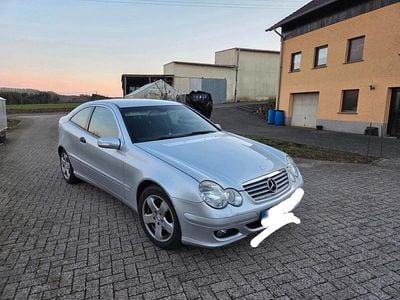 Gebraucht Mercedes 180 143 PS (105 kW) 2004 Silber Limousine