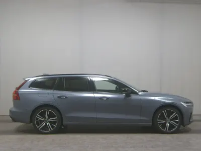 Używany Volvo V60 R-Design 398 KM (292 kW) 2022 Szary Kombi