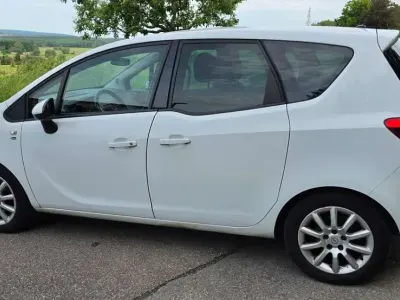 Gebraucht Opel Meriva 120 PS (88 kW) 2012 Weiß Van / Kleinbus